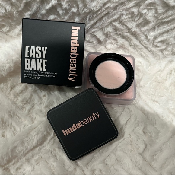 HUDA BEAUTY Other - HUDA BEAUTY EASY BAKE BLURRING LOOSE SETTING POWDER IN CHERRY BLOSSOM CAKE NWT!